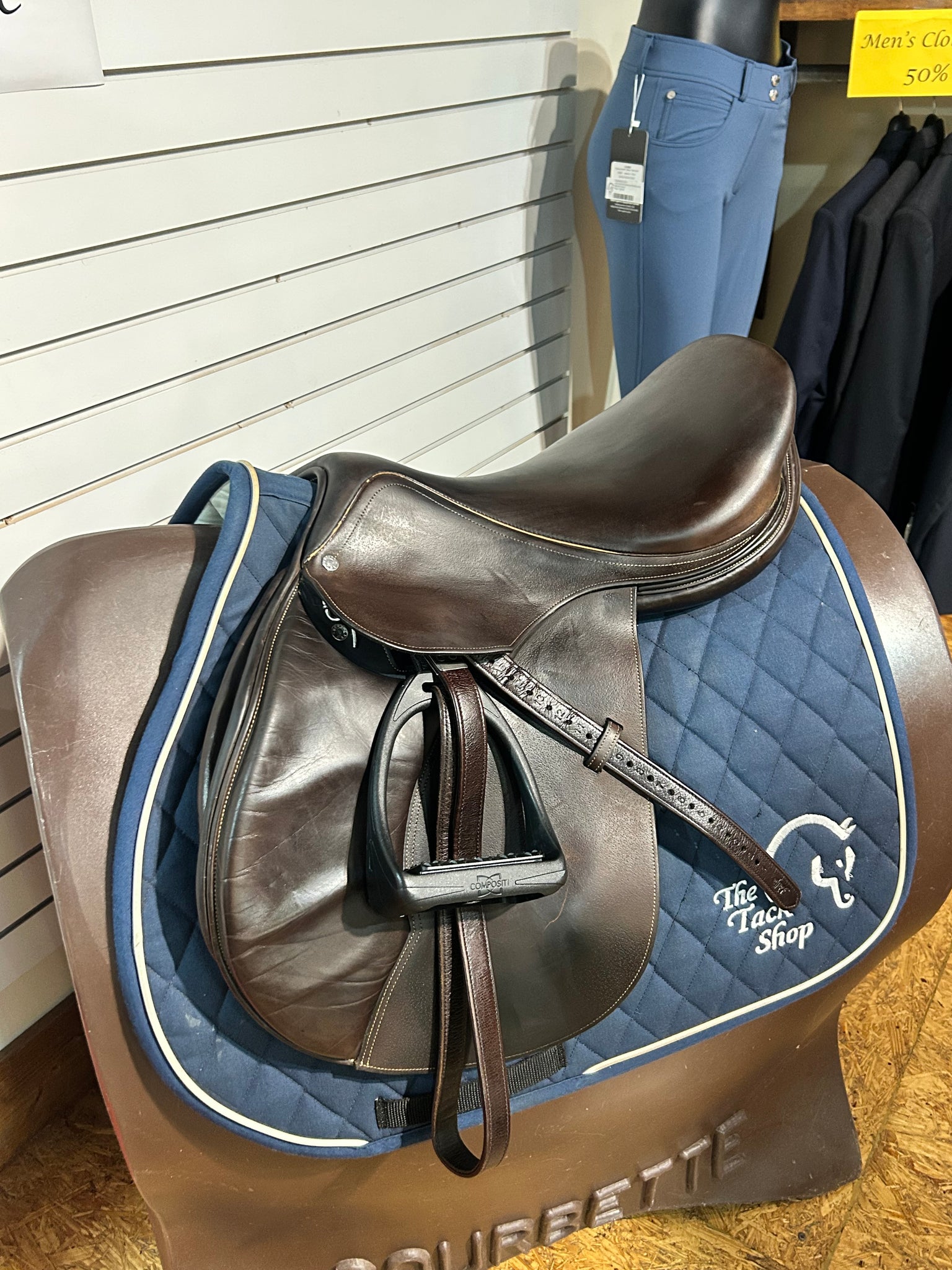17.5"/MED Beval Natural Jumping Saddle