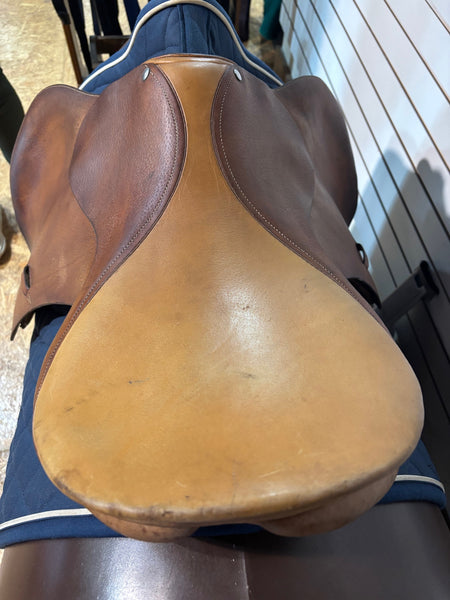 17.5"/ Medium Close Contact Jumping Saddle