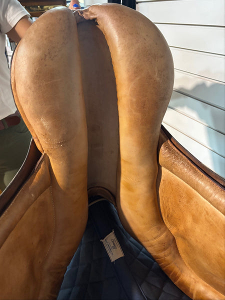 17.5"/ Medium Close Contact Jumping Saddle