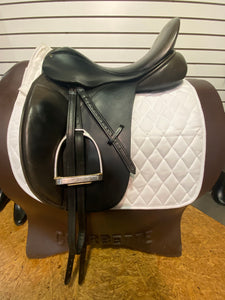 17.5" W 2006 County Competitor Dressage Saddle